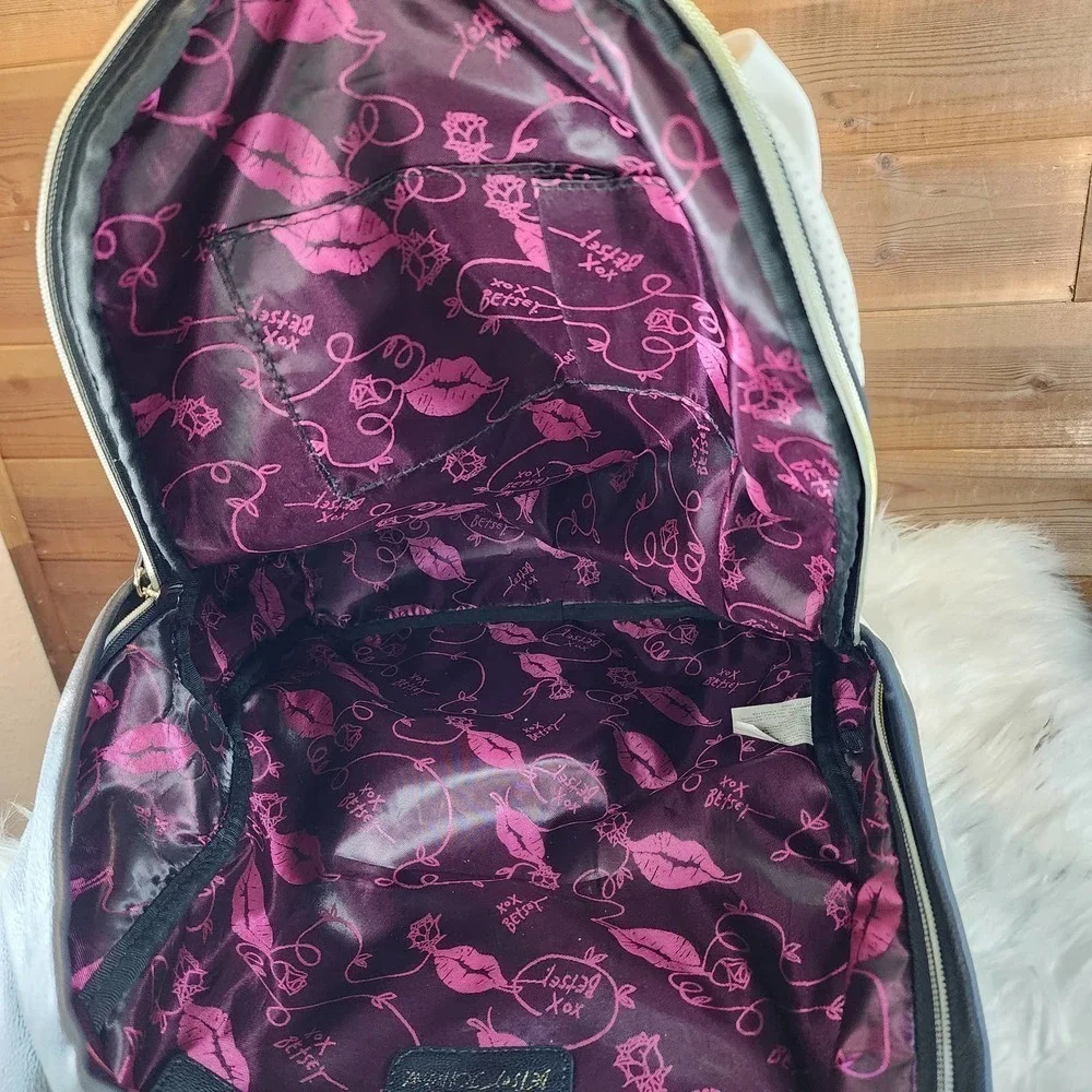 Betsey Johnson black white